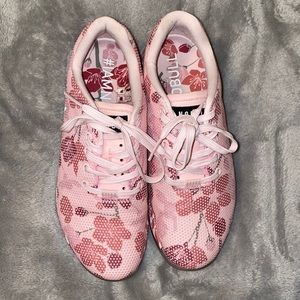 No bull trainers. Floral print. EUC ✨